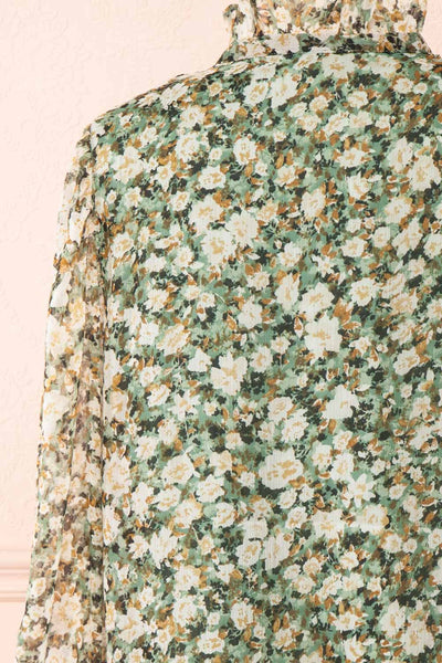 Kabeiride Floral Blouse w/ Ruffled Collar | Boutique 1861 back close-up
