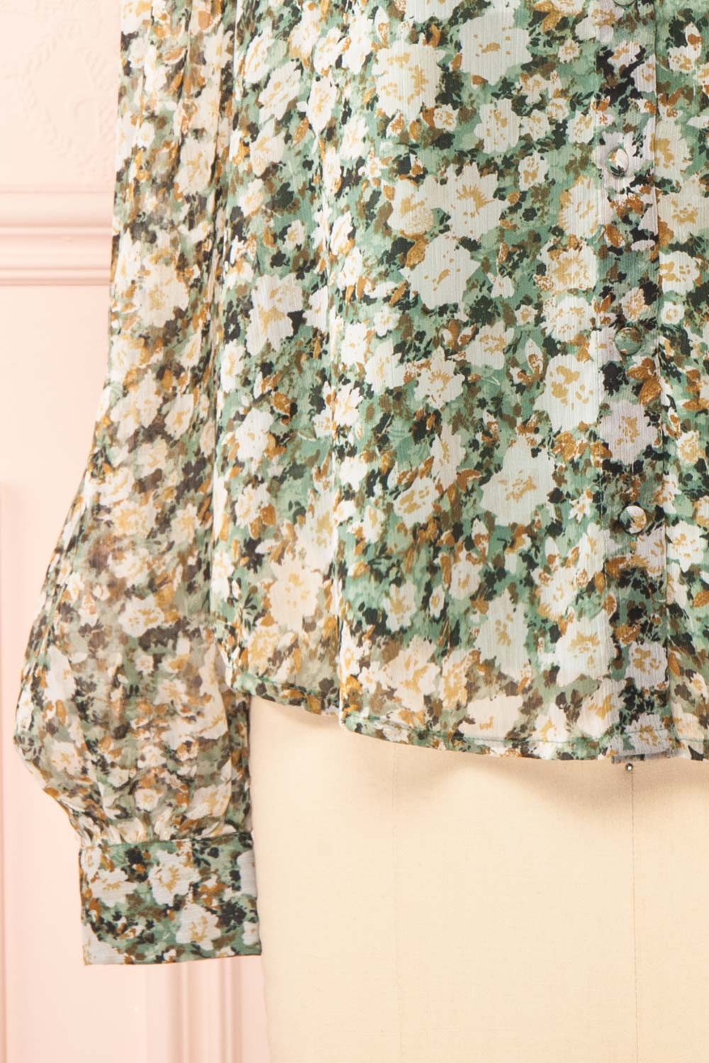 Kabeiride Floral Blouse w/ Ruffled Collar | Boutique 1861 bottom 