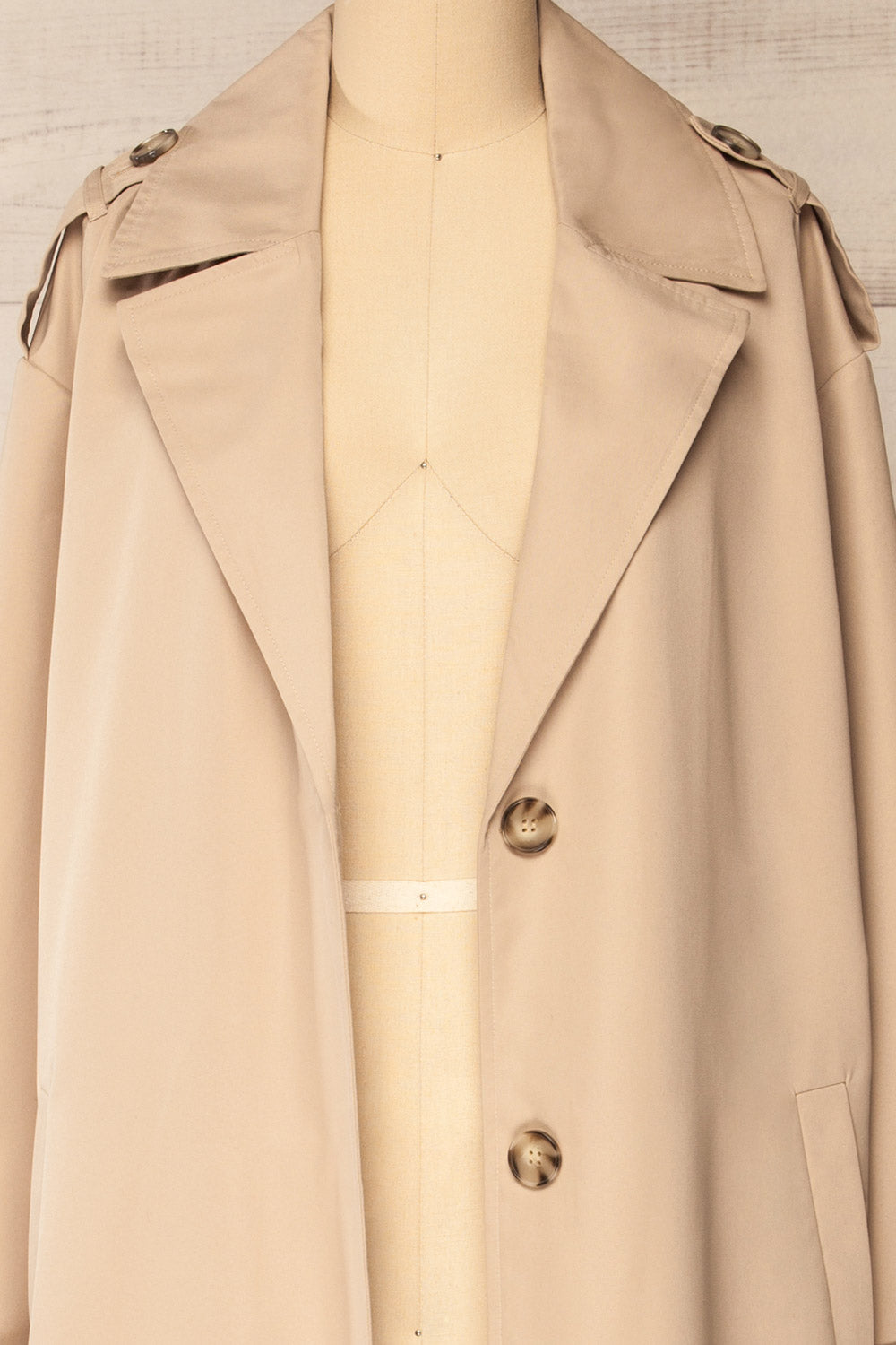 Kacovec Beige Trench Coat w/ Belt | La petite garçonne open close-up