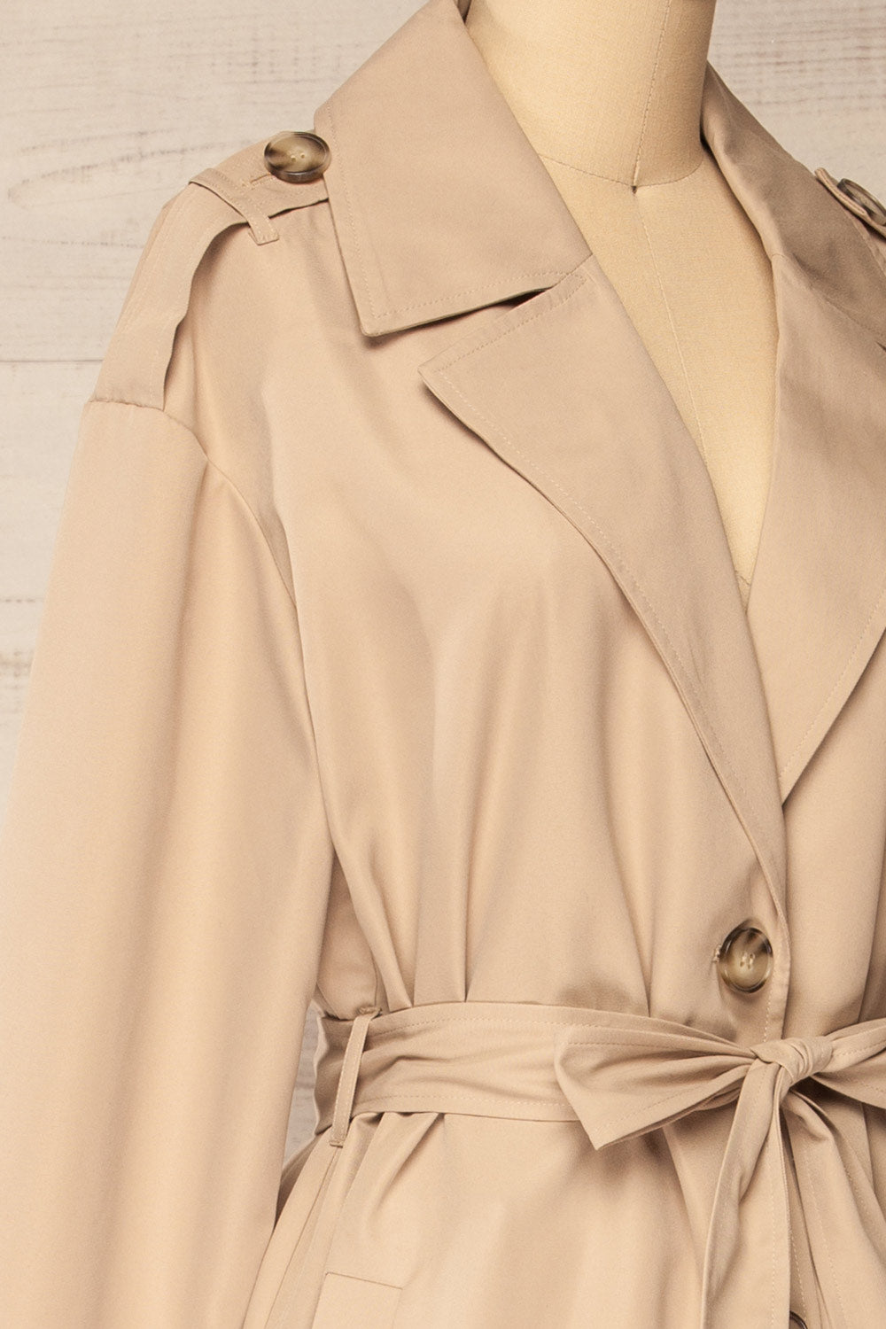 Kacovec Beige Trench Coat w/ Belt | La petite garçonne side close-up