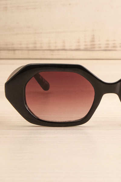 Kahului Black Tortoise Sunglasses | La petite garçonne front close-up