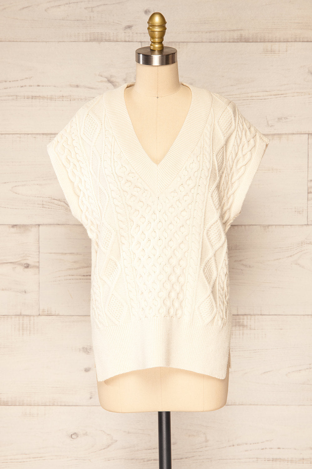 Kalamk Cream Sleeveless Knit Vest w/ V-Neck | La petite garçonne front view