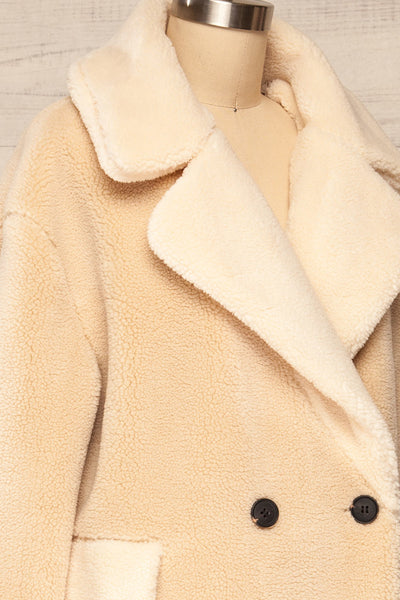 Kamnik Buttoned Fleece Coat | La petite garçonneside close up