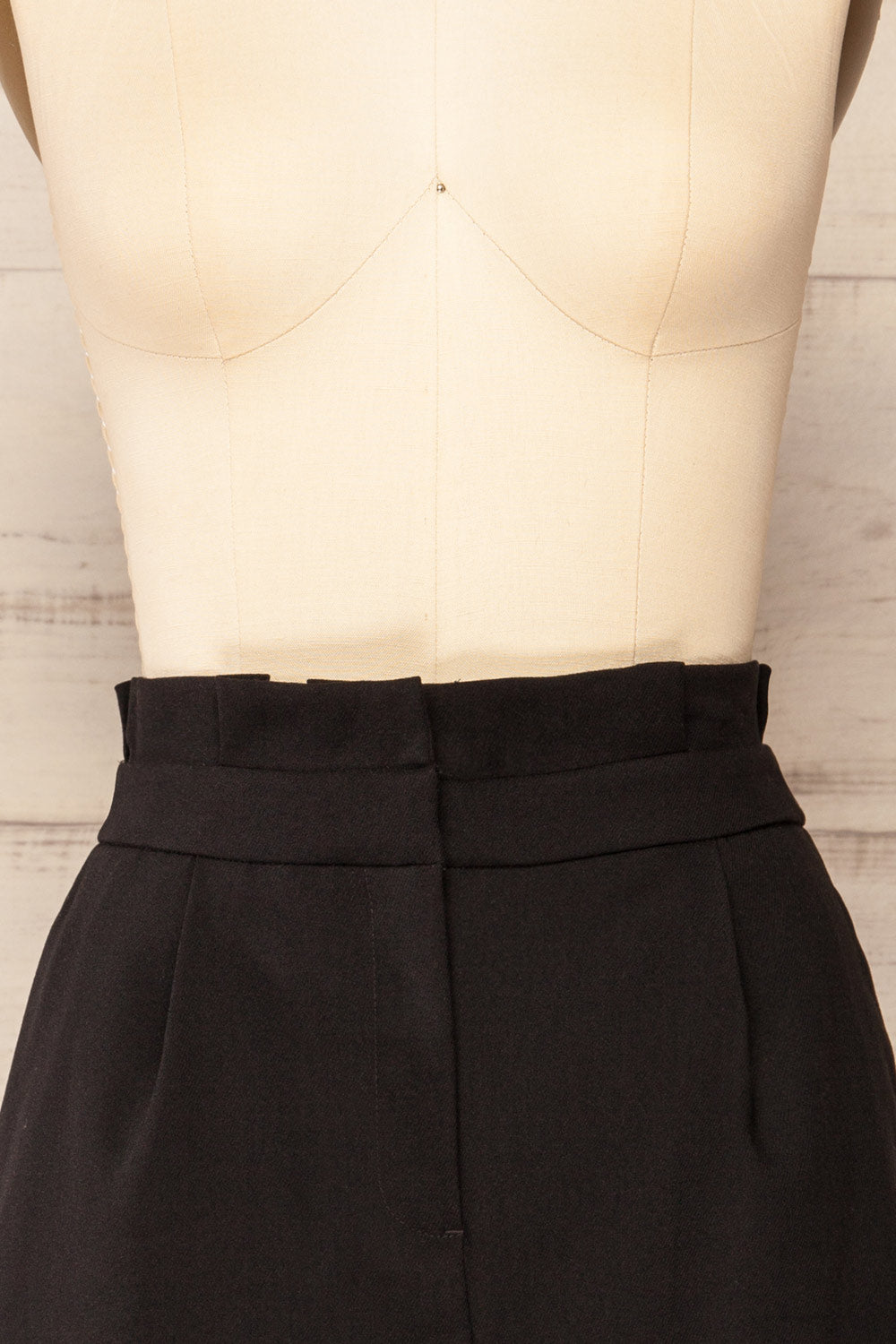 Karaba Black High-Waisted Shorts w/ Scalloped Hem | La petite garçonne front close up