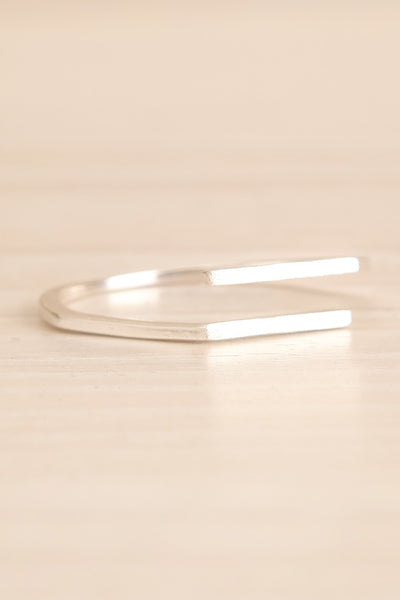 Kardla Argent Fine Geometric Silver Ring flat close-up | La Petite Garçonne