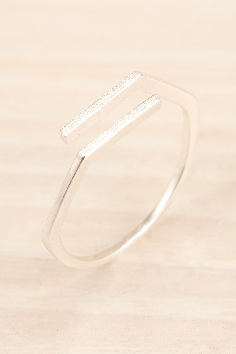 Kardla Argent Fine Geometric Silver Ring close-up | La Petite Garçonne