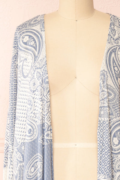 Karenne Blue & White Paisley Patterned Open Kimono | Boutique 1861  front close-up