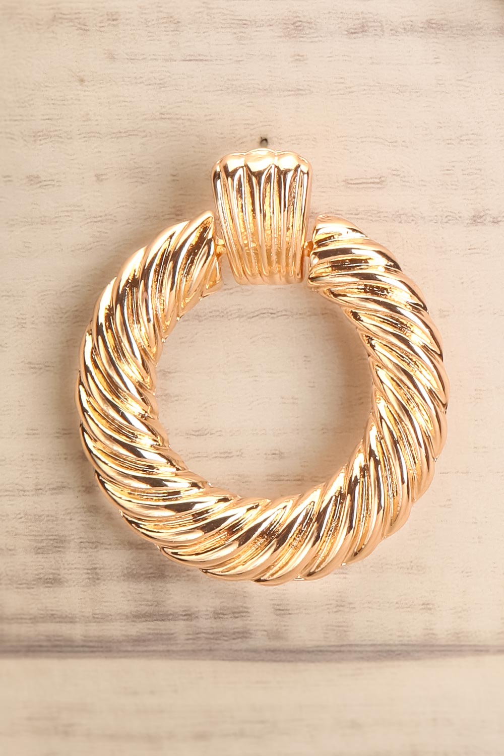 Keiss Or Gold Twisted Pendant Hoop Earrings close-up | La Petite Garçonne