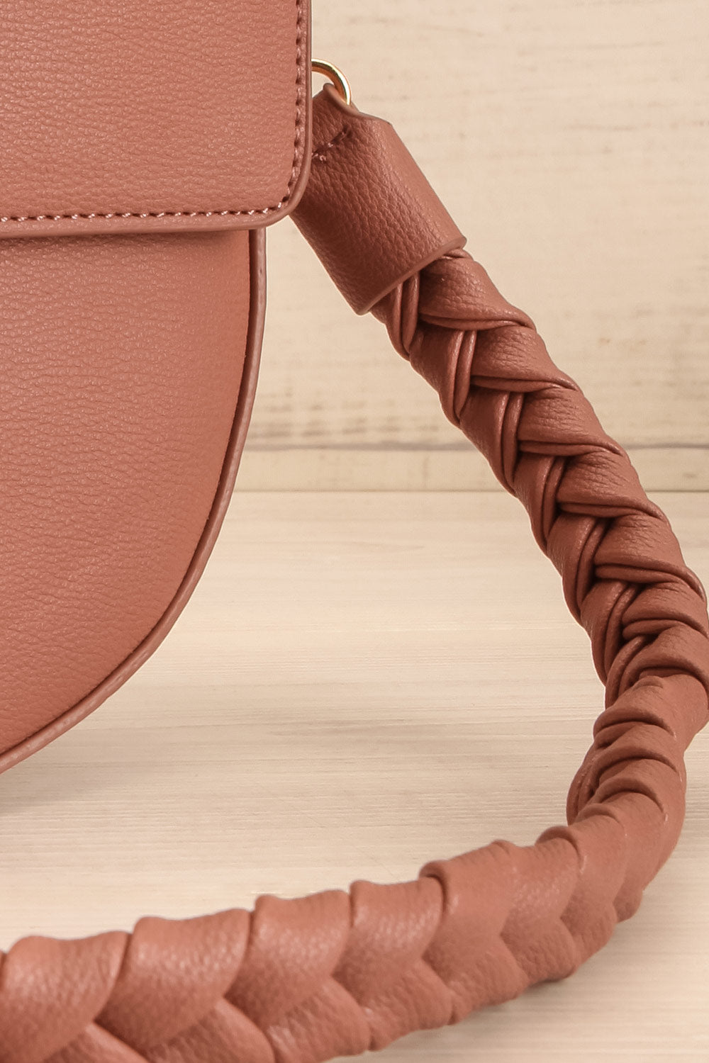 Kenneth Pink Half-Moon Crossbody Handbag | La petite garçonne handle close-up