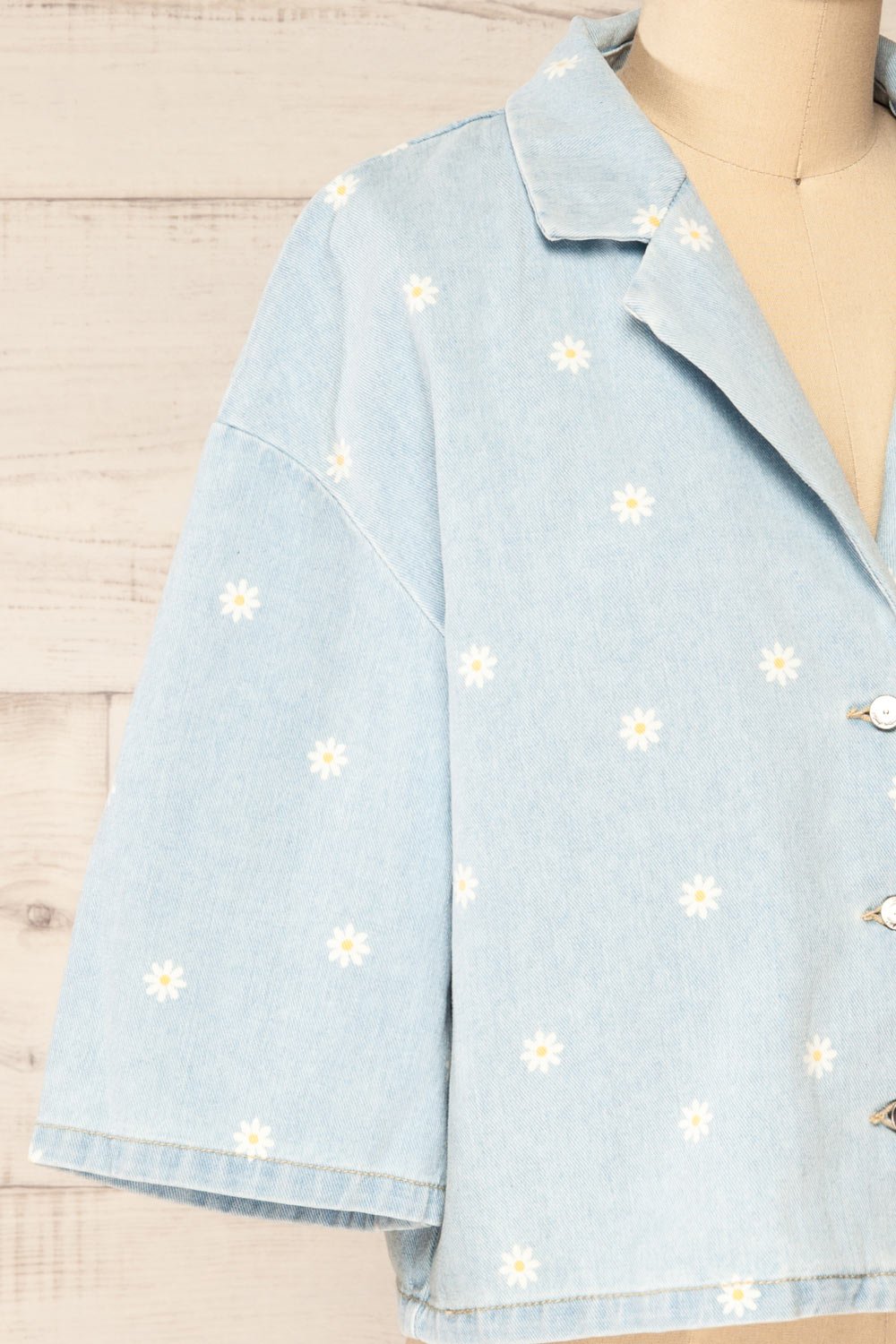 Kenzi Short Sleeve Daisy Denim Jacket | La petite garçonne side close-up