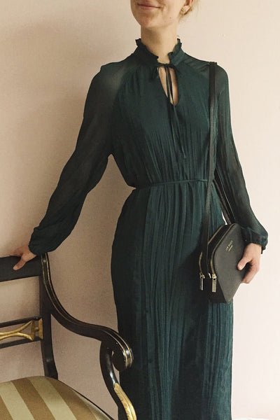 Khrystyna Midi Dress | Robe Mi-Longue | La Petite Garçonne on model close up