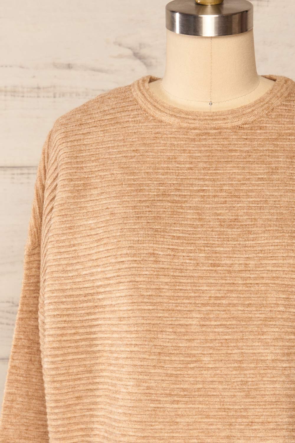 Knares Beige Cropped Ribbed Sweater | La petite garçonne front close up