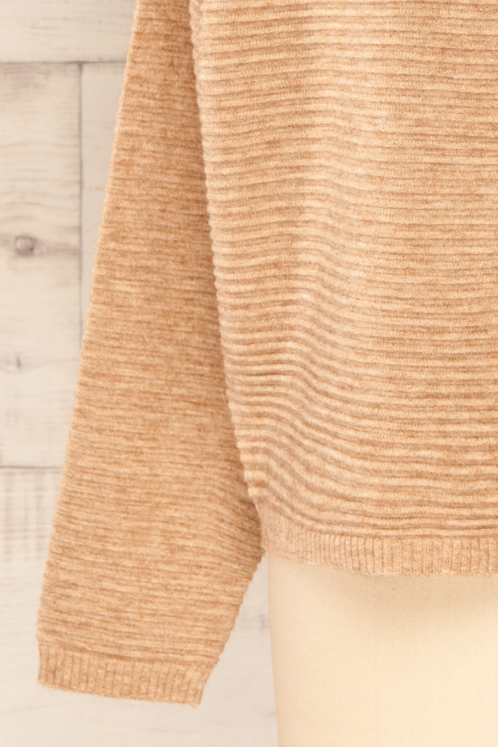 Knares Beige Cropped Ribbed Sweater | La petite garçonne sleeves