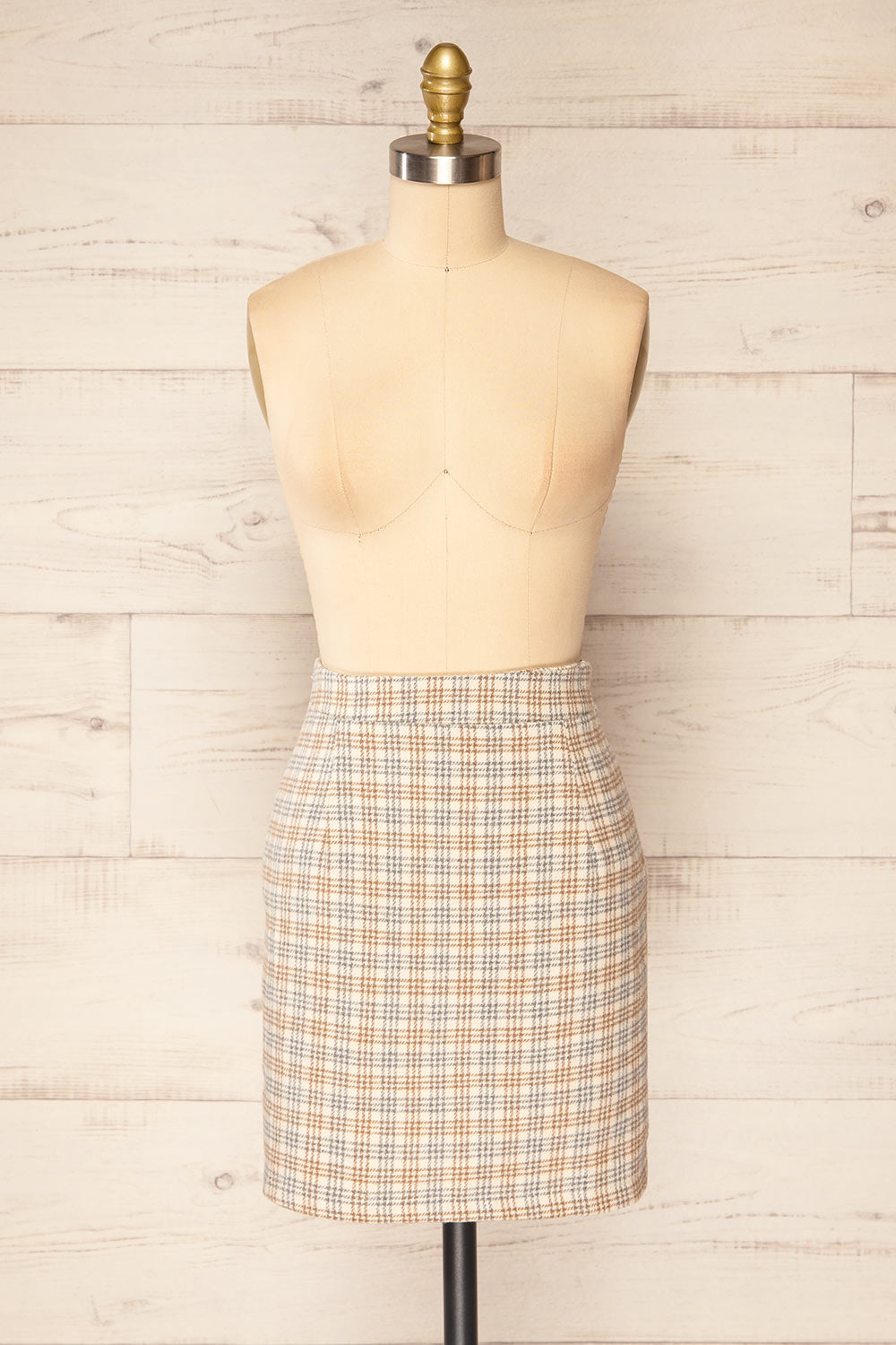 Knaresborough Short Plaid A-Line Skirt | La petite garçonne front view