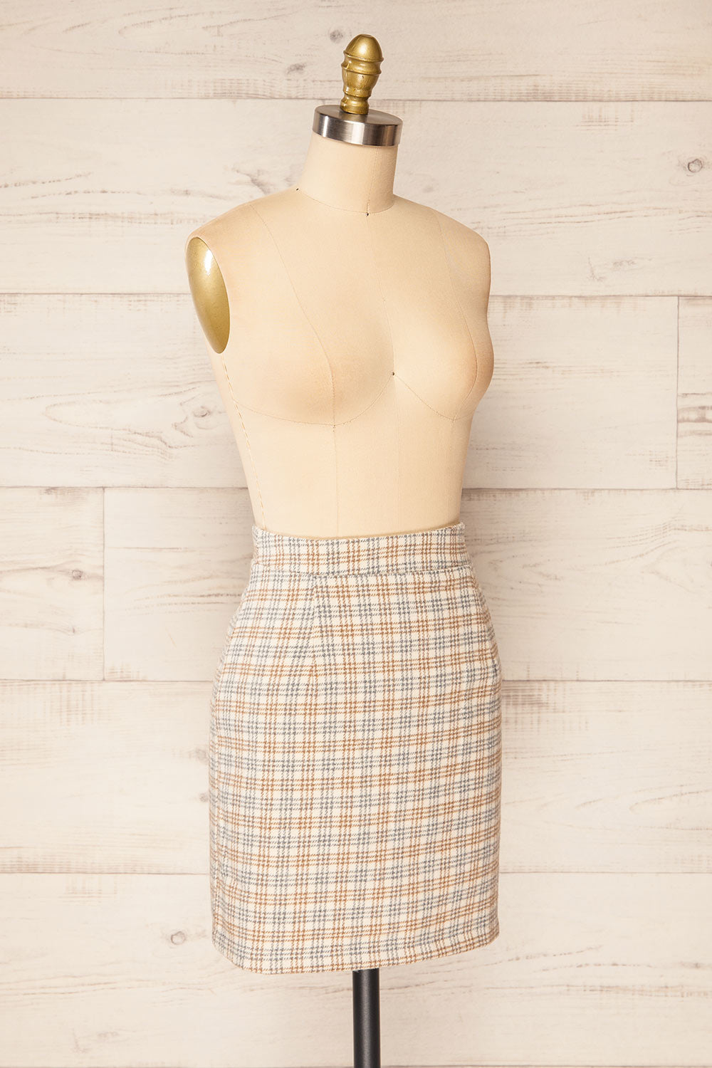 Knaresborough Short Plaid A-Line Skirt | La petite garçonne side view