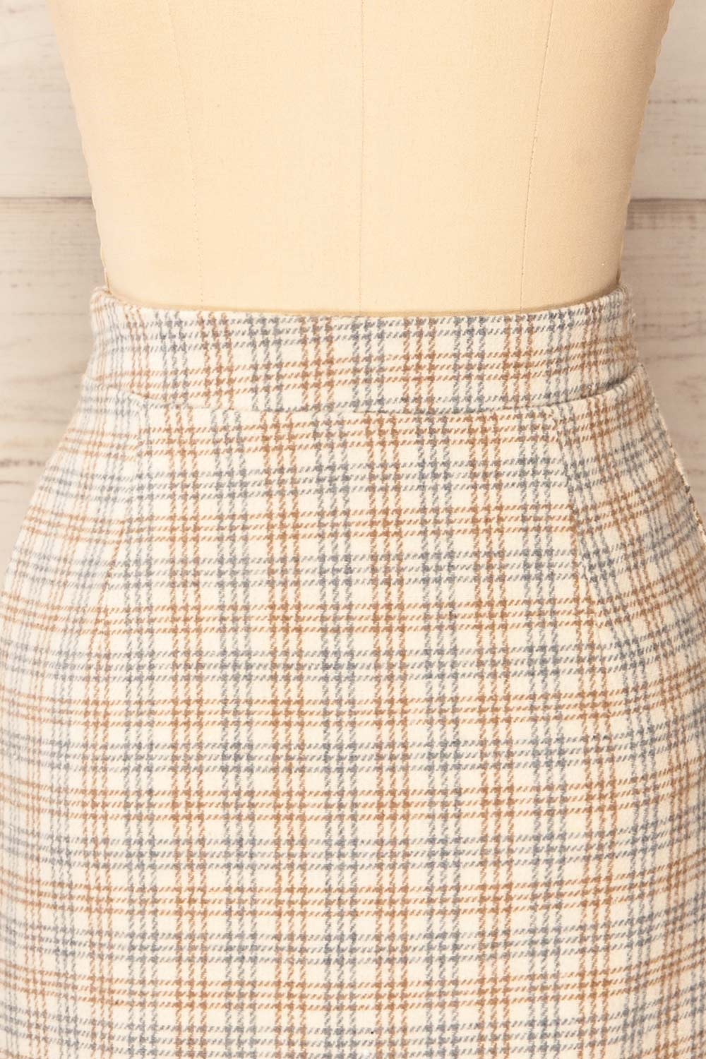 Knaresborough Short Plaid A-Line Skirt | La petite garçonne back close-up