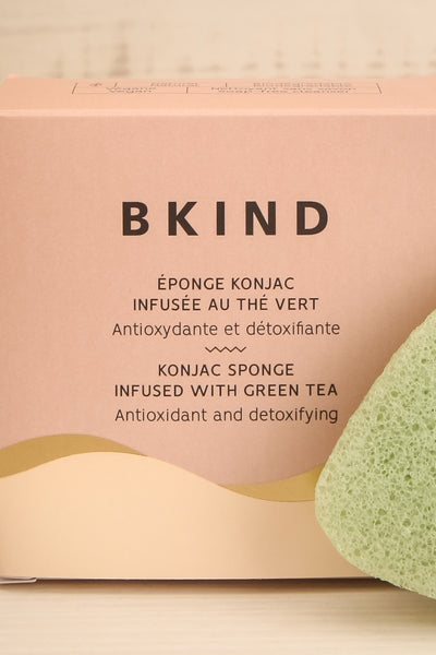 Konjac Sponge Green Tea | La petite garçonne close-up
