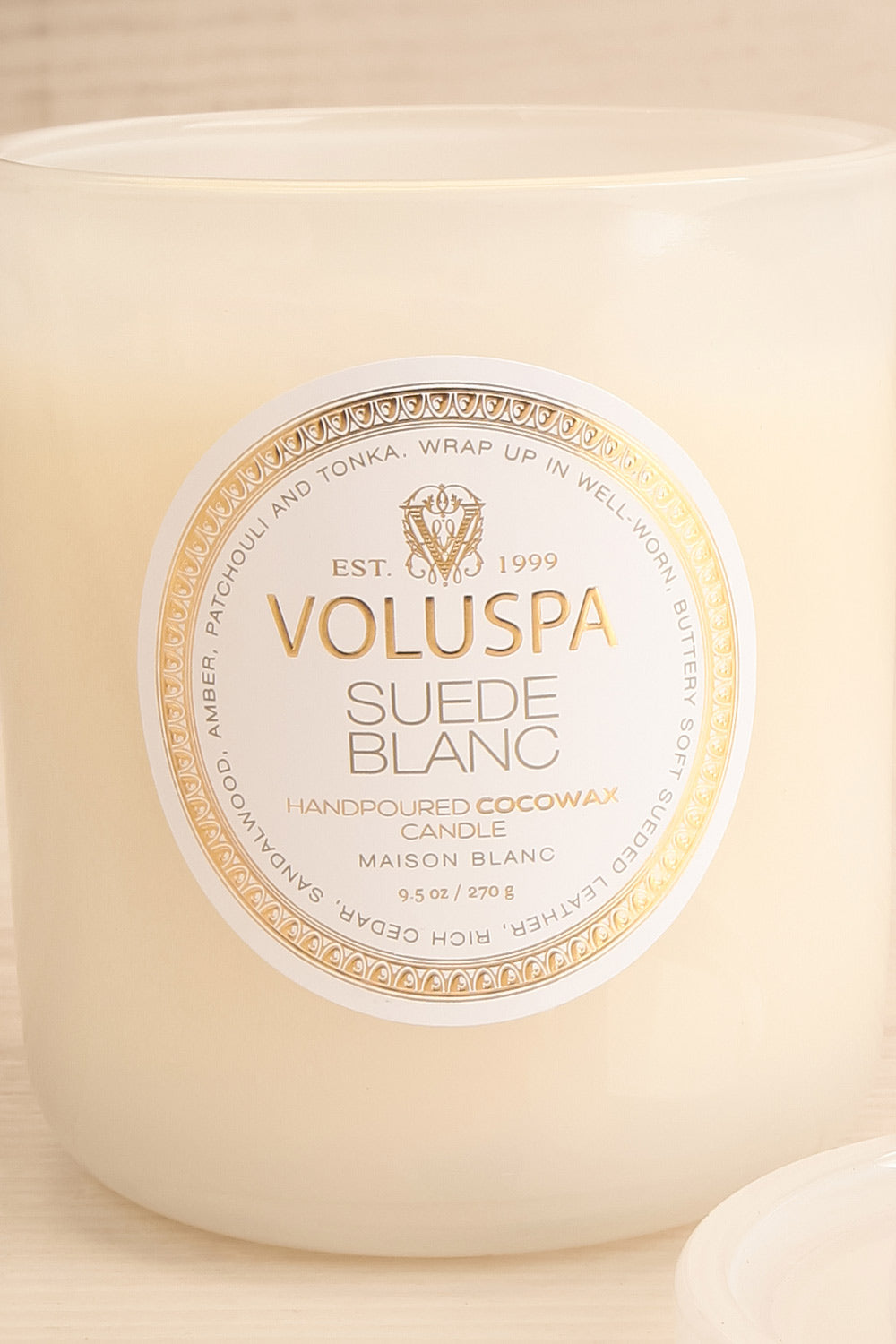 Large Classic Candle Suede Blanc | Voluspa | La petite garçonne open close-up