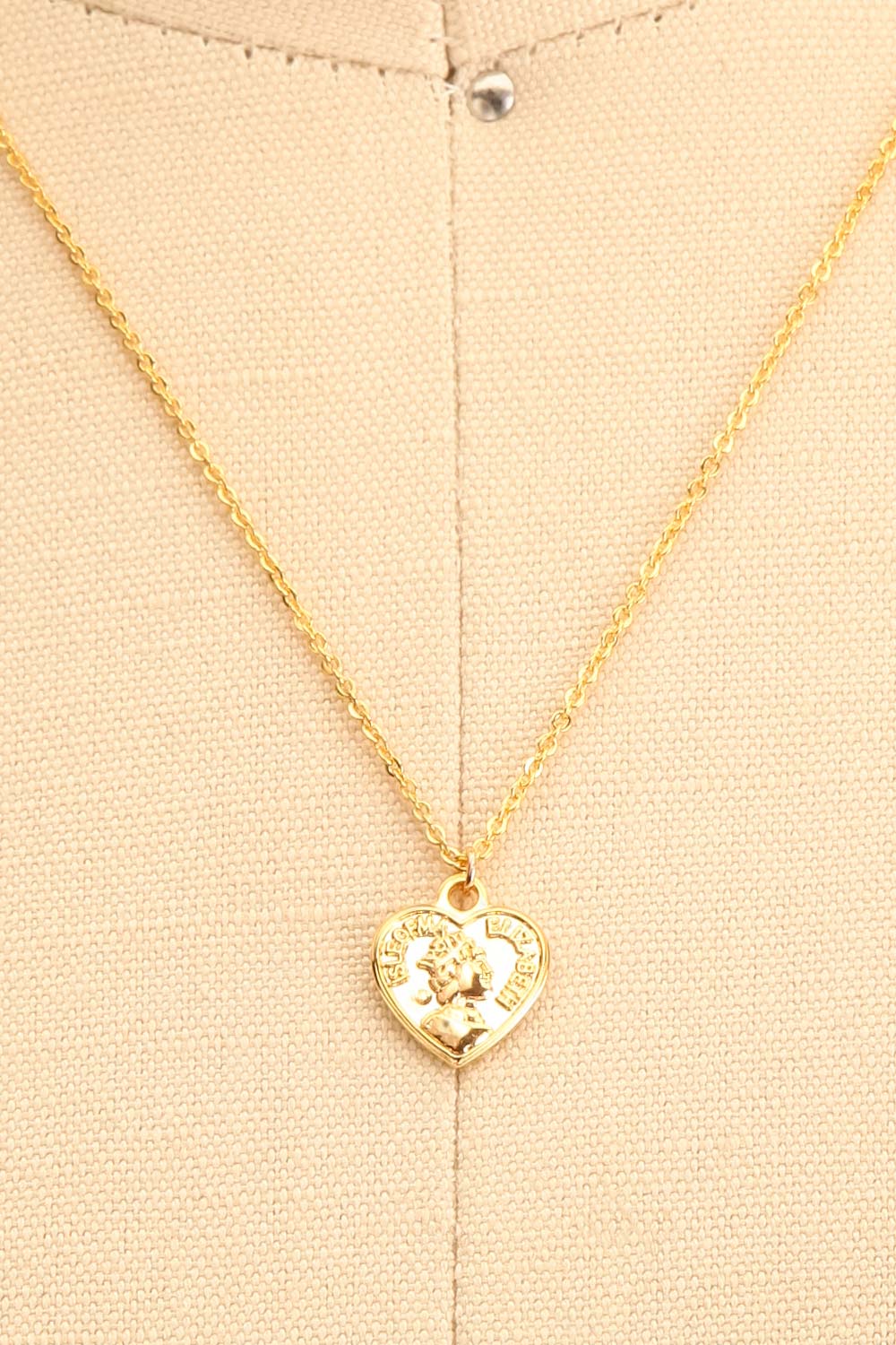 Latty Gold Heart Pendant Necklace | La petite garçonne close-up