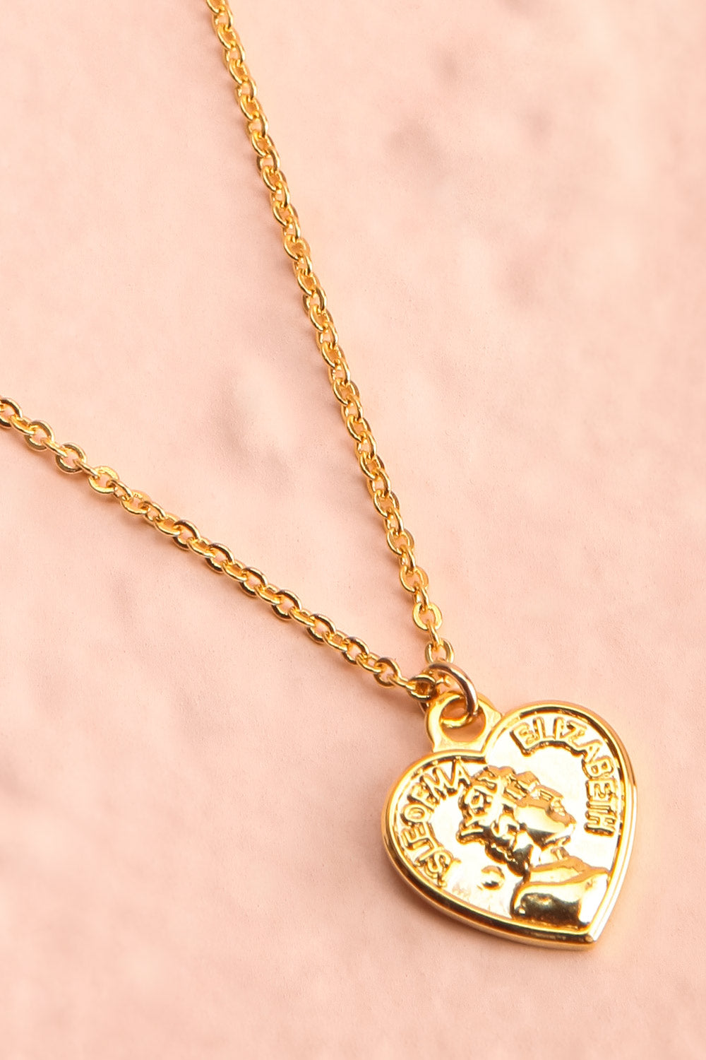 Latty Gold Heart Pendant Necklace | La petite garçonne flat close-up