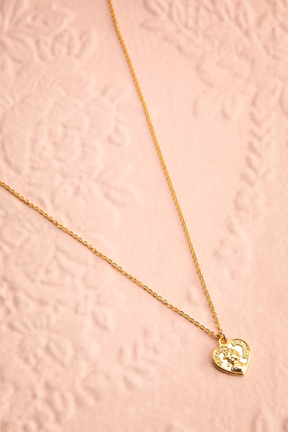 Latty Gold Heart Pendant Necklace | La petite garçonne flat view