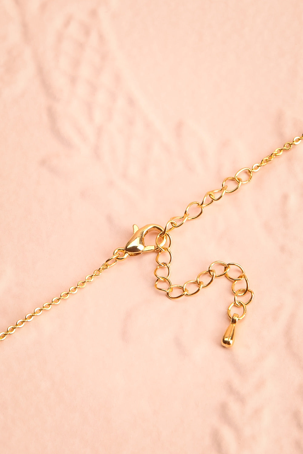 Latty Gold Heart Pendant Necklace | La petite garçonne closure