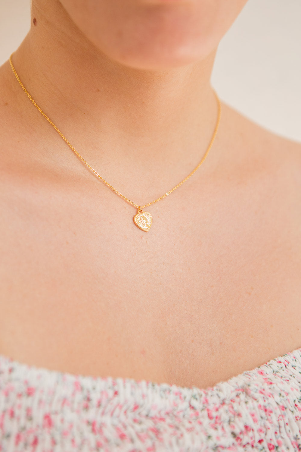 Latty Silver Heart Pendant Necklace | La petite garçonne model