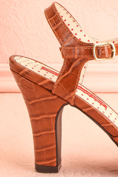 Laurentine Brown Retro Heels | Talons Rétro | Boutique 1861 side back close-up