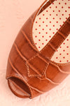 Laurentine Brown Retro Heels | Talons Rétro | Boutique 1861 flat close-up