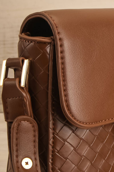 Lawrence Brown Woven Texture Handbag | La petite garçonne side close-up