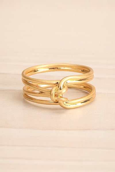 Ledziny Minimalist Knotted Golden Ring | La petite garçonne flat close-up