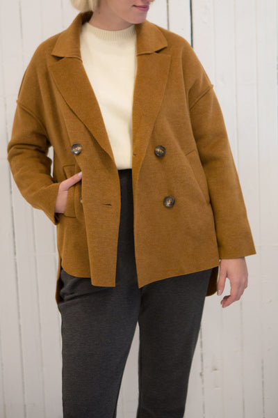 Leszno Camel Buttoned Wool Jacket | La petite garçonne model