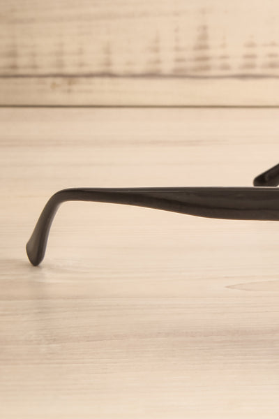 Levis Réglisse Classic Black Sunglasses | La Petite Garçonne 4