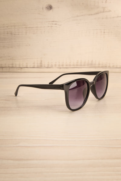 Levis Réglisse Classic Black Sunglasses | La Petite Garçonne 3