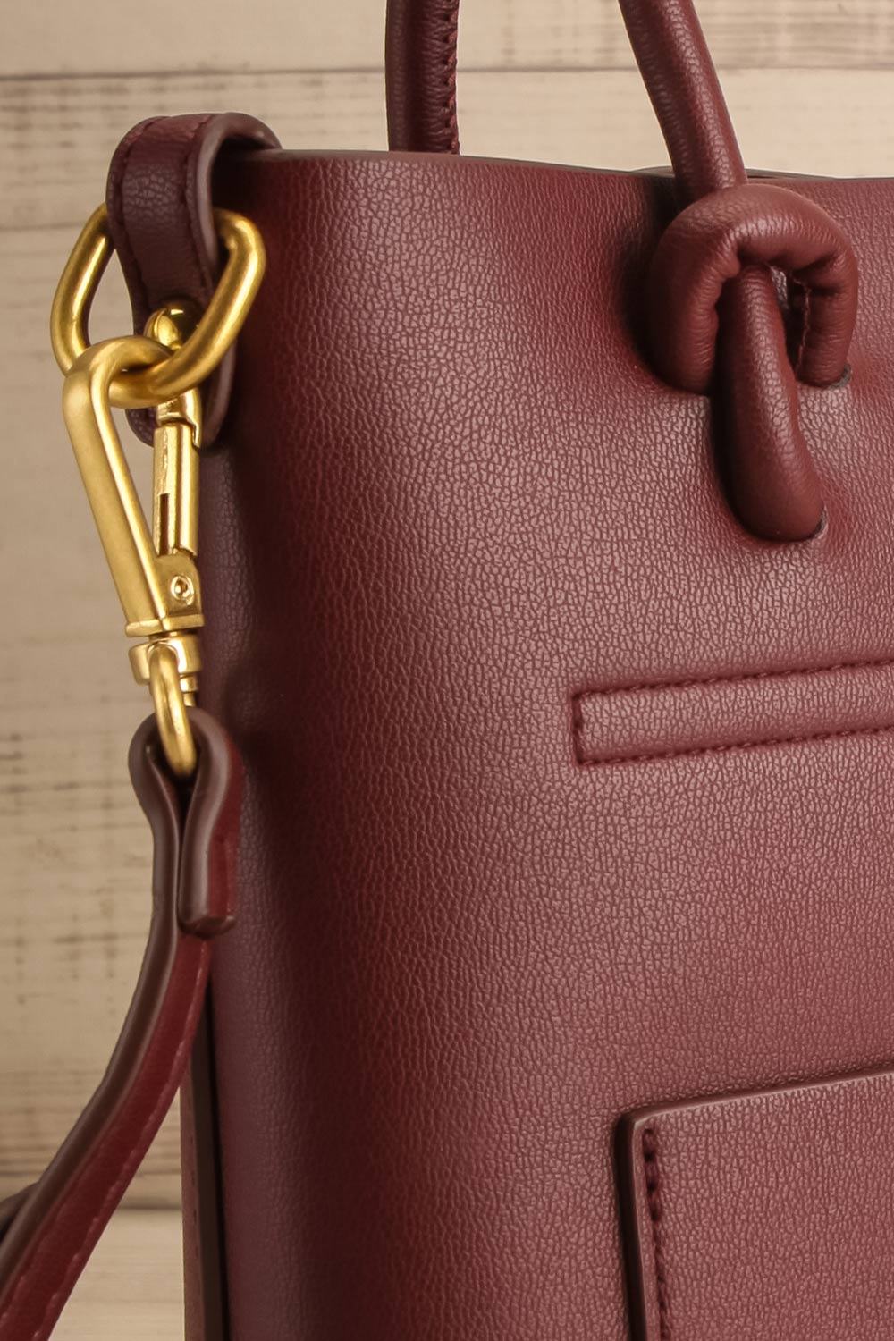 Linrot Burgundy Small Vegan Leather Tote Bag | La petite garçonne side close-up
