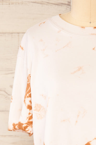 Lipik Beige Cropped Tie-Dye T-Shirt | La petite garçonne front close-up
