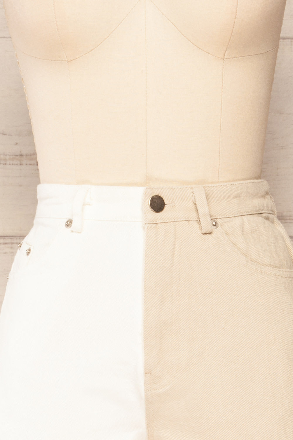 Lizzolo Taupe Two-Tone Denim Shorts | La petite garçonne front close-up