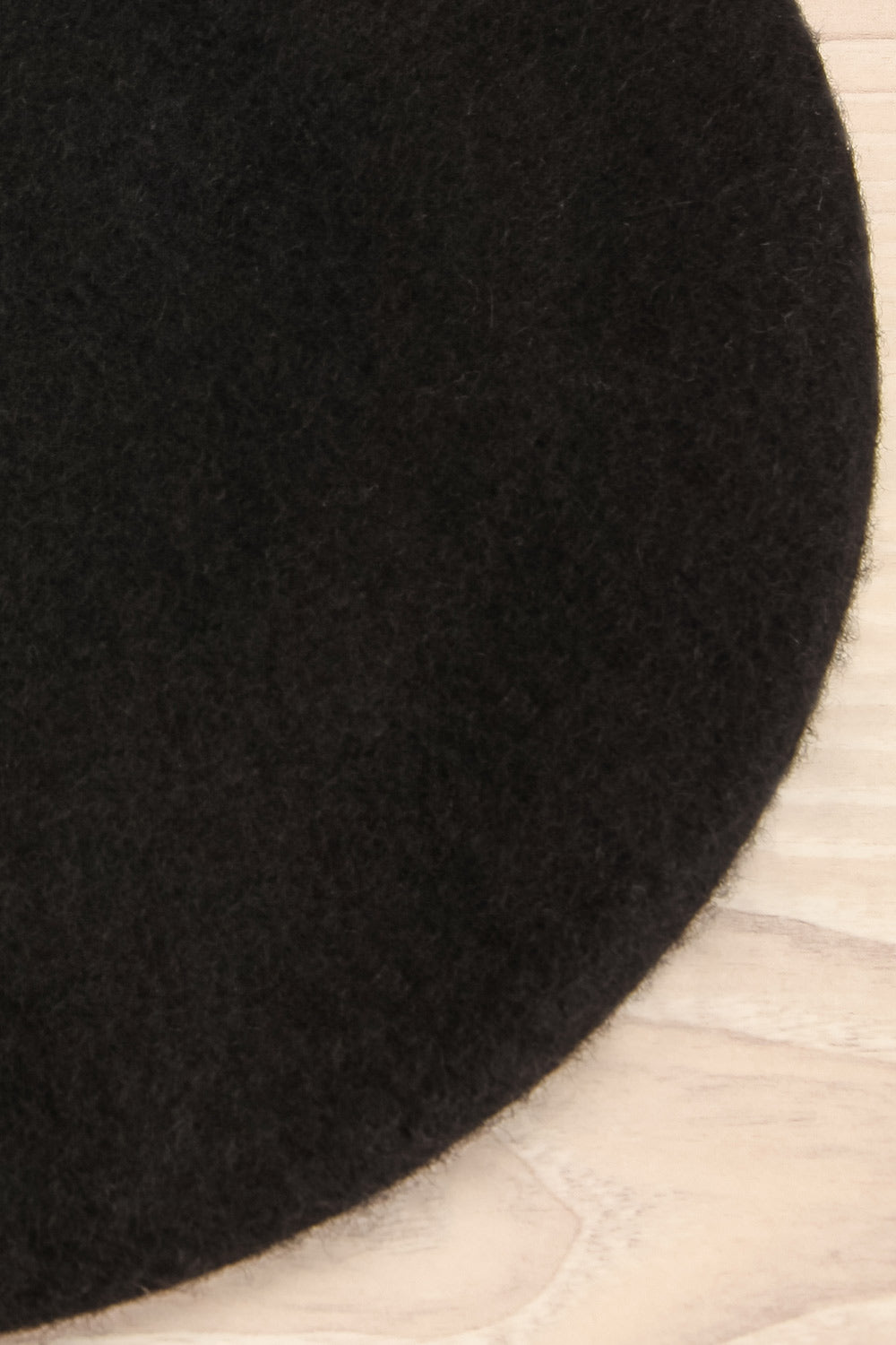 Lomza Black Wool Beret | La petite garçonne flat close-up