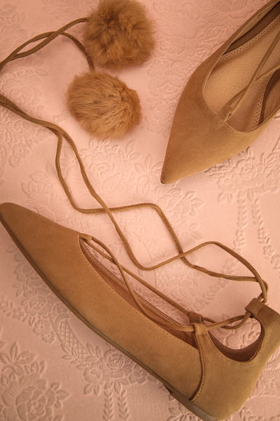 Luxor Beige - Laced ballerinas with pompoms