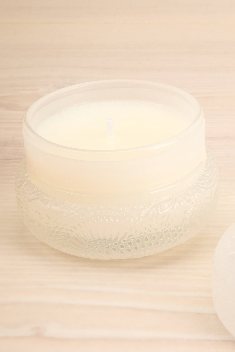 Macaron Candle Mokara | Voluspa | Boutique 1861 open close-up