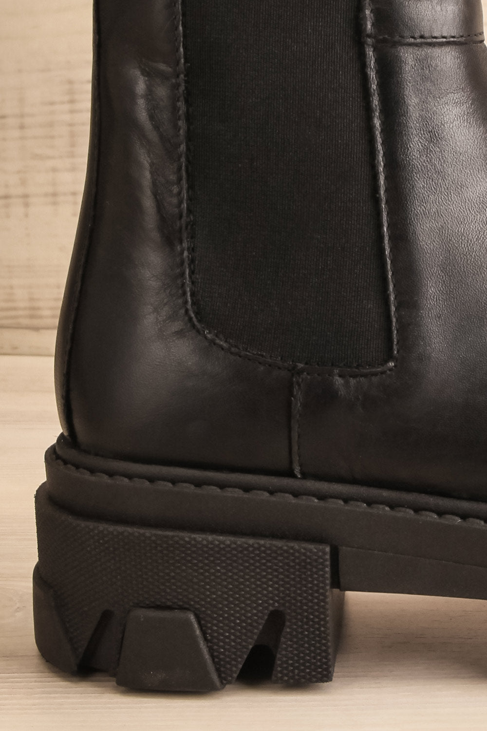 Macuata Black Round Toe Platform Boots | La petite garçonne side close-up