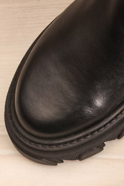 Macuata Black Round Toe Platform Boots | La petite garçonne flat close-up