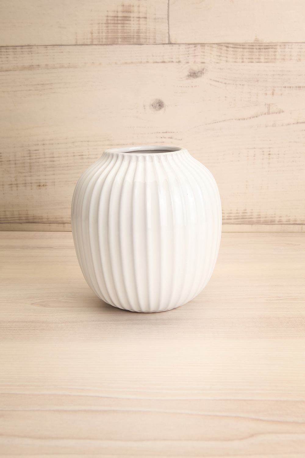 Magellan Textured White Vase | La Petite Garçonne Chpt. 2