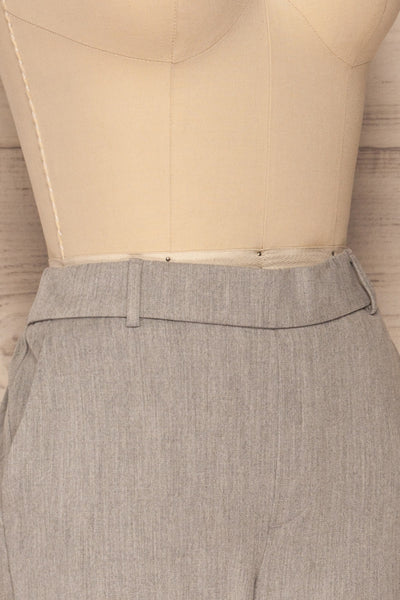 Mahee Cropped Pants | Pantalon Écourté | La Petite Garçonne side close-up