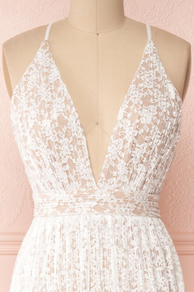 Mairead White Maxi Dress | Robe longue | Boutique 1861 front close-up