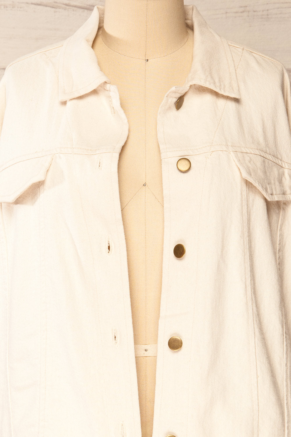 Majorque Oversized Beige Denim Shirt | La petite garçonne open close-up
