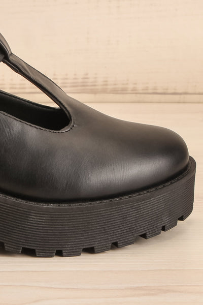 Manresa Faux-Leather Mary-Jane Platform Shoes | La petite garçonne side front close-up