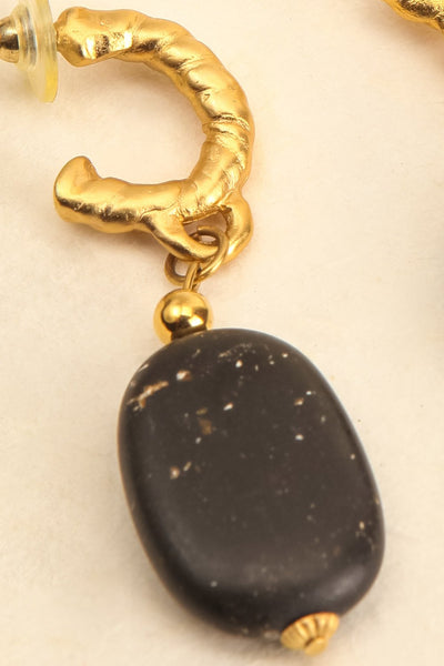 Marguerite d'Anjou ~ Vintage Pendant Earrings | Boudoir 1861 close-up