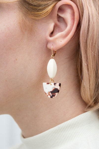 Marjorie Bruce Cream Marbled Pendant Earrings | La Petite Garçonne model