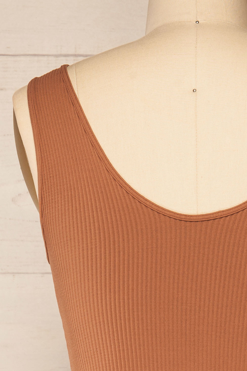 Maya Caramel Ribbed V-Neck Bodysuit | La petite garçonne back close-up